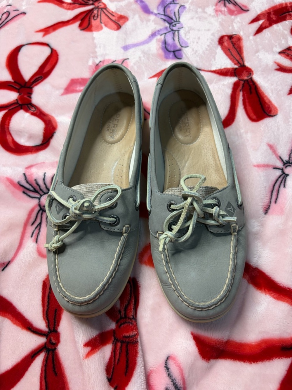 Sperry Light Gray Women’s Boat Shoes with Cream Laces